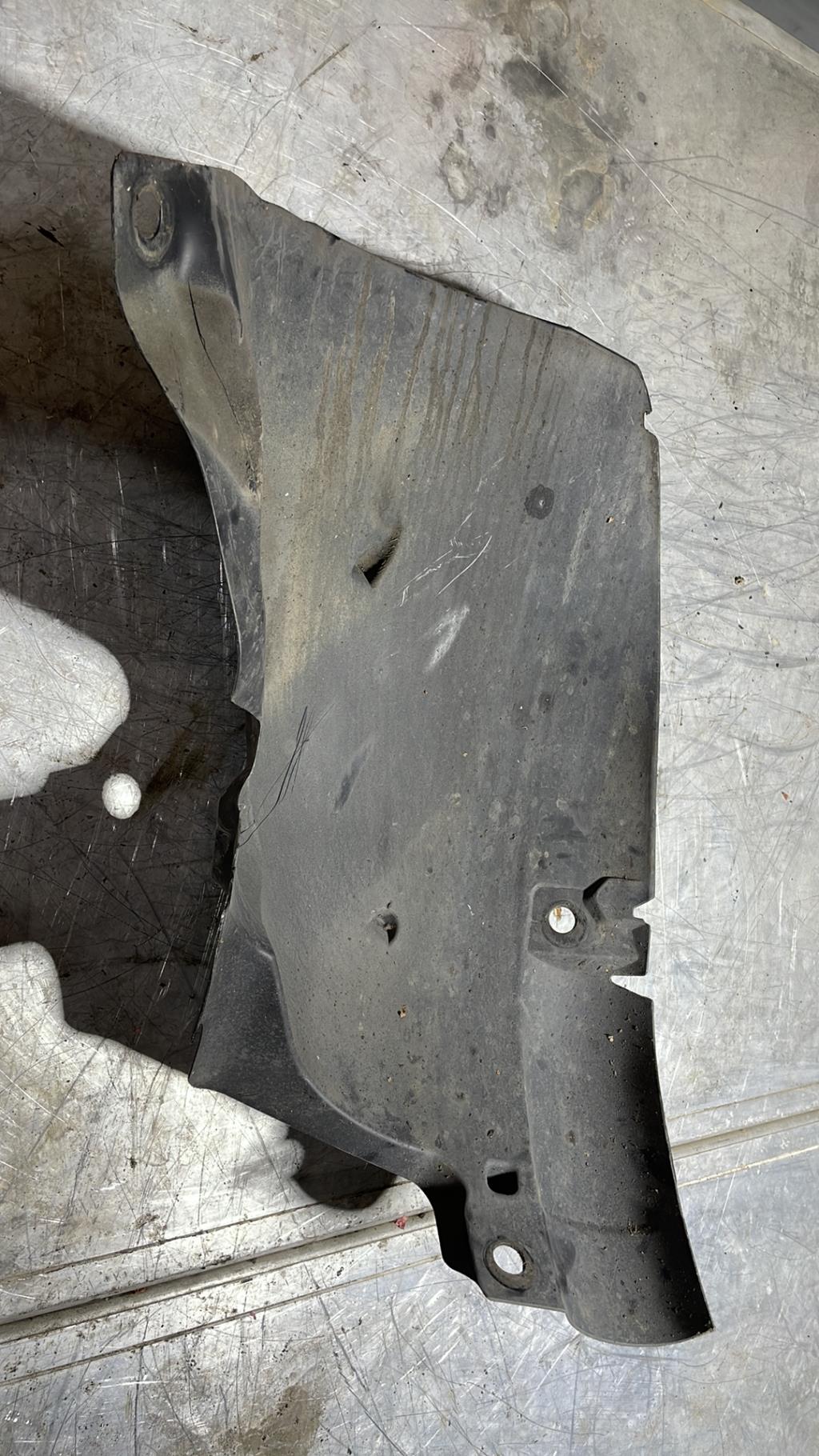 Pare boue avant gauche RENAULT CLIO 3 PHASE 2  - 1