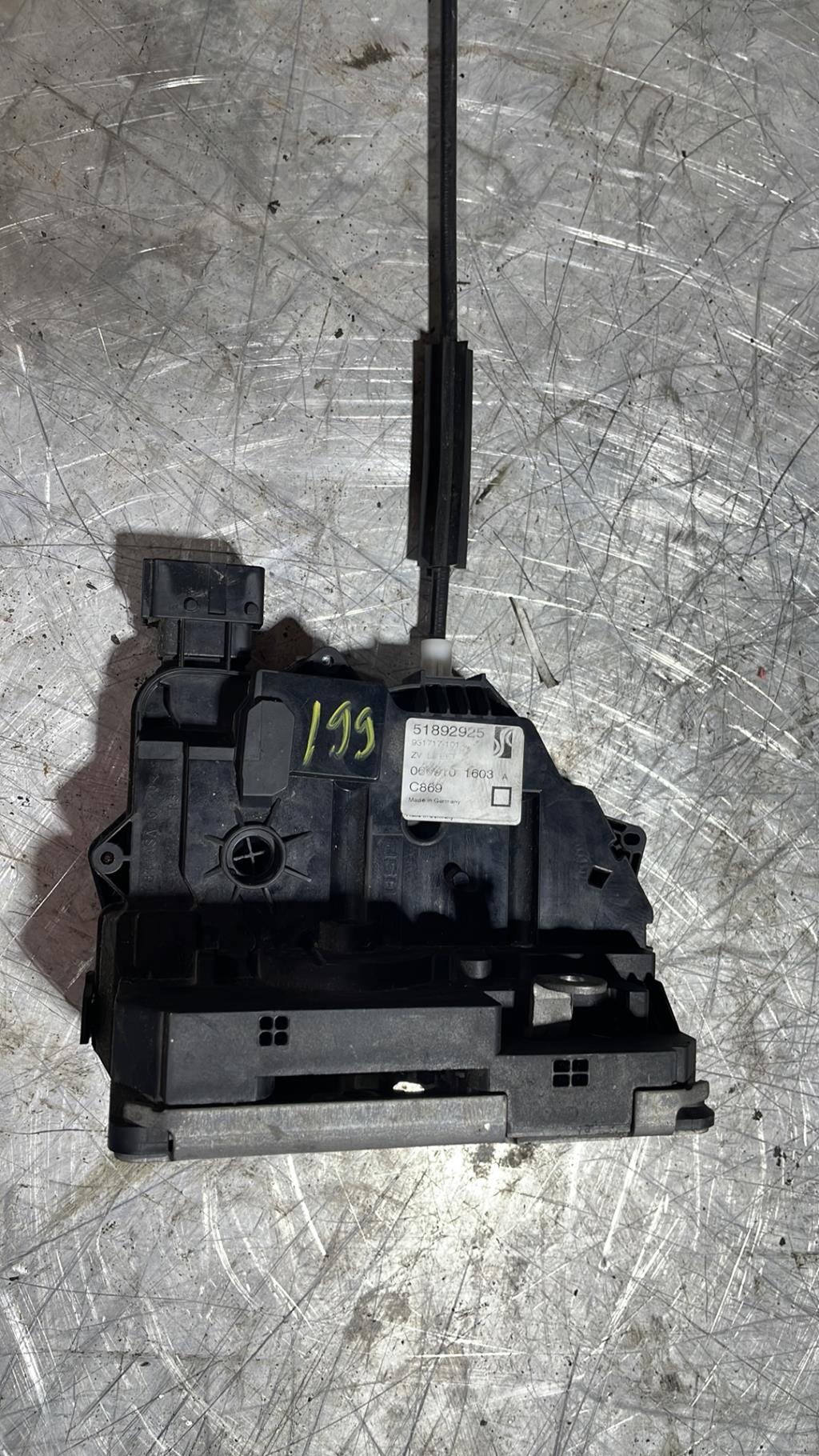 Serrure avant droit MERCEDES CLASSE E 210 PHASE 2 Diesel - 1