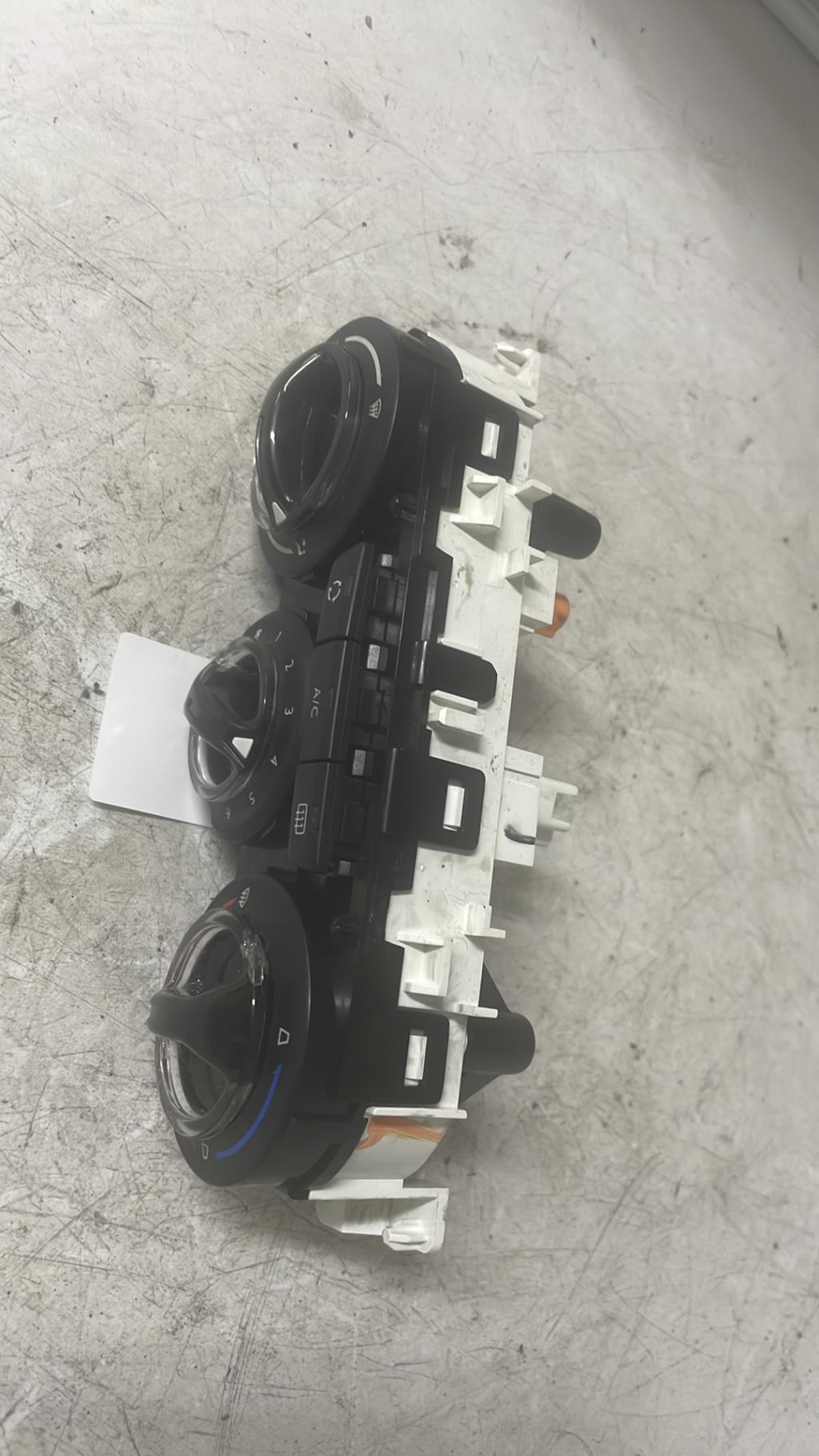 Commande chauffage PEUGEOT 208 1 PHASE 1 Diesel - 1
