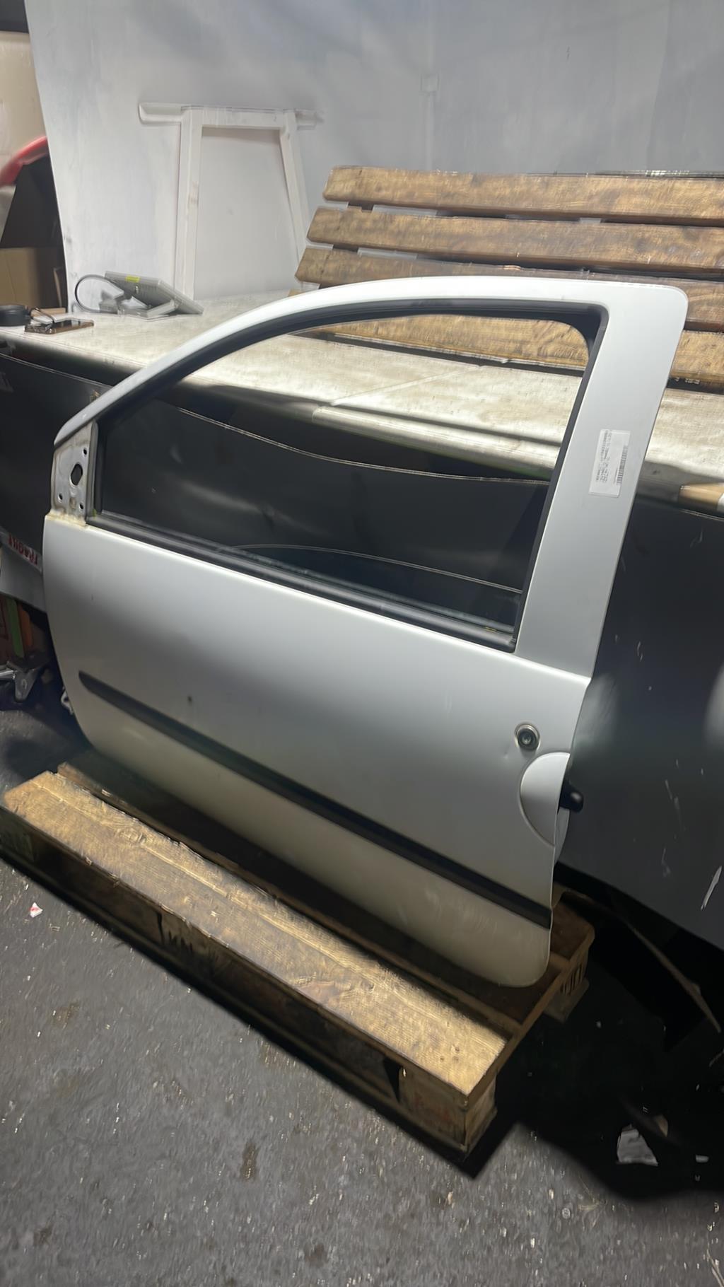 Porte avant gauche RENAULT TWINGO 2 PHASE 1 Diesel - 1