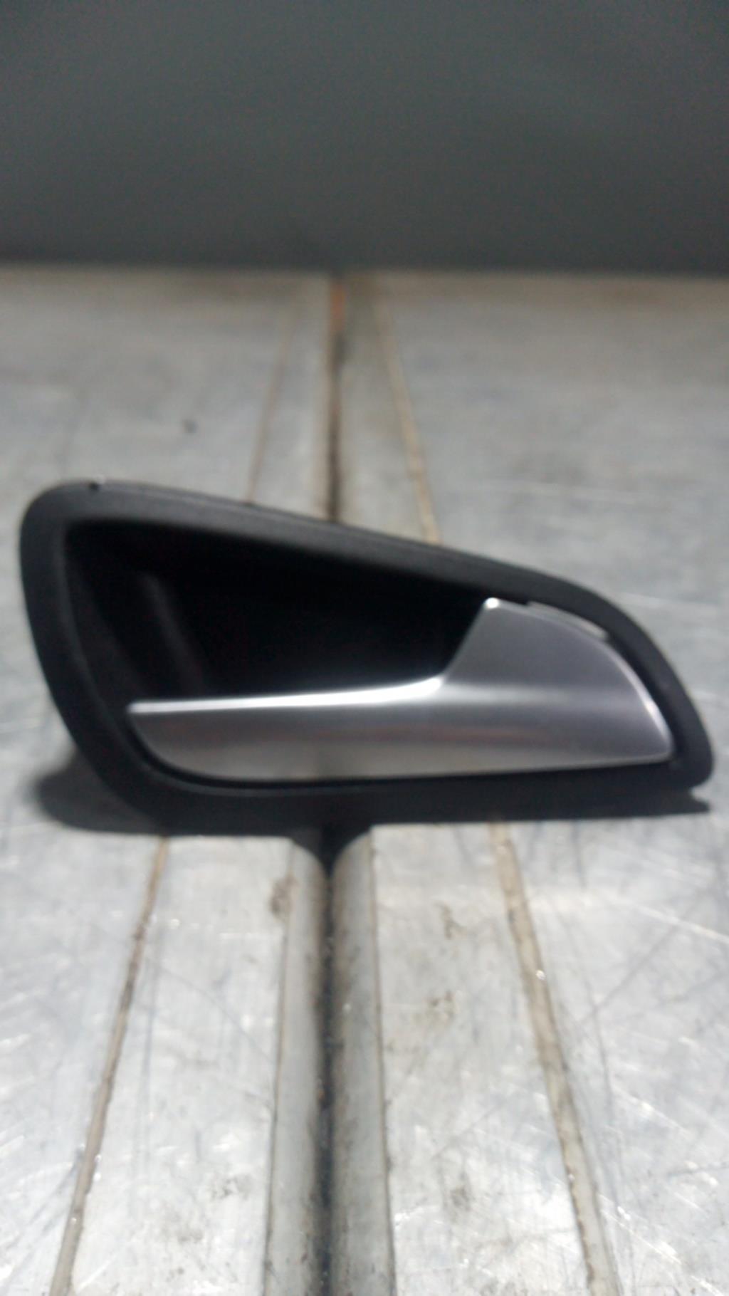 Poignee porte arriere droit FORD FOCUS 3 PHASE 2 Diesel - 1