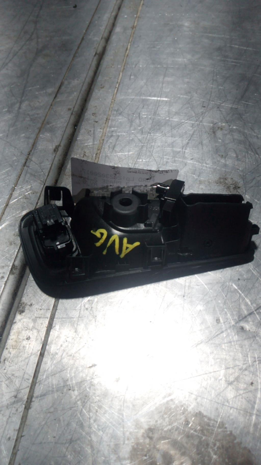 Poignee porte avant gauche FORD FOCUS 3 PHASE 2 Diesel - 1
