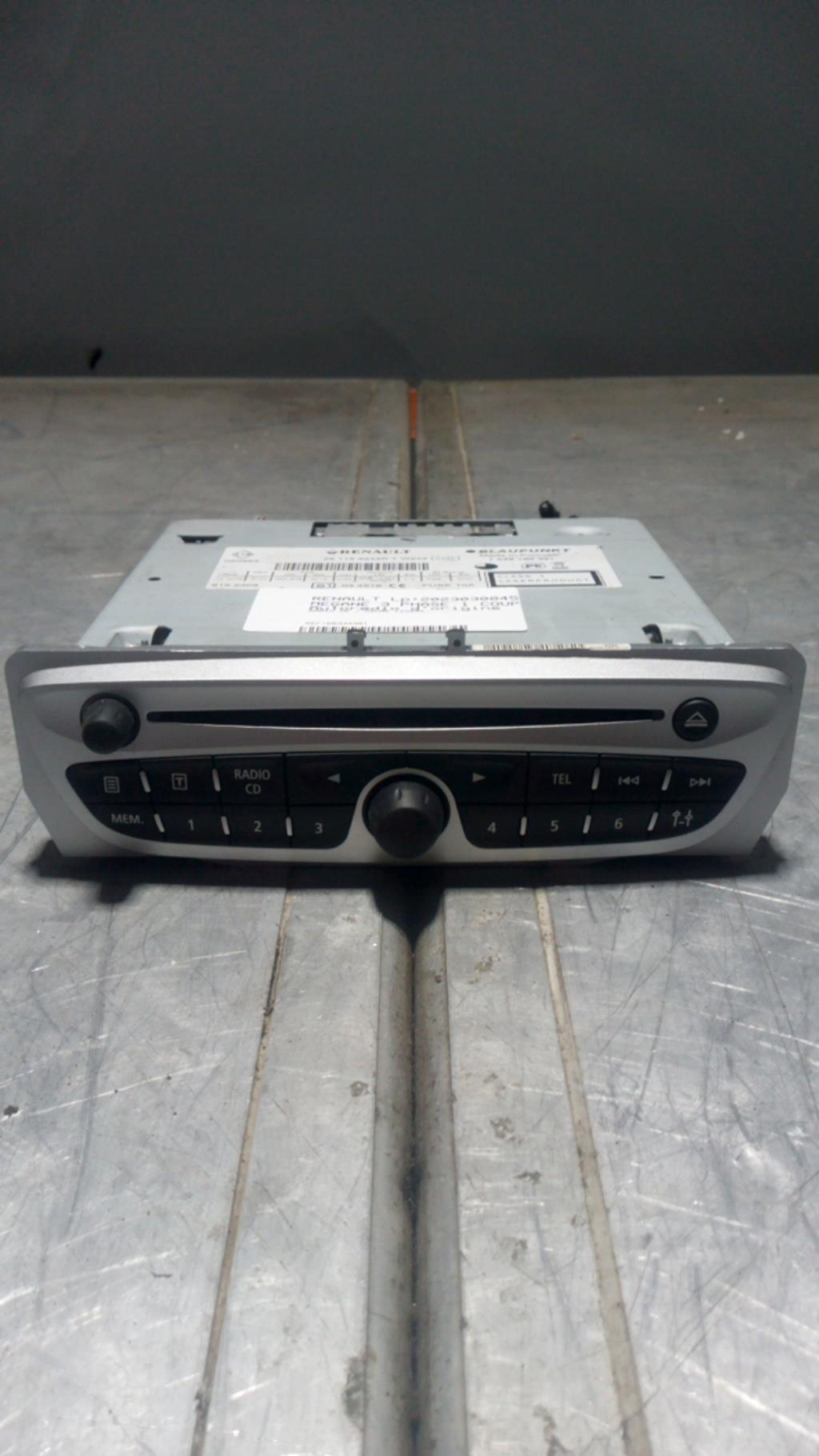 Autoradio d'origine RENAULT MEGANE 3 PHASE 1 COUPE Diesel - 1