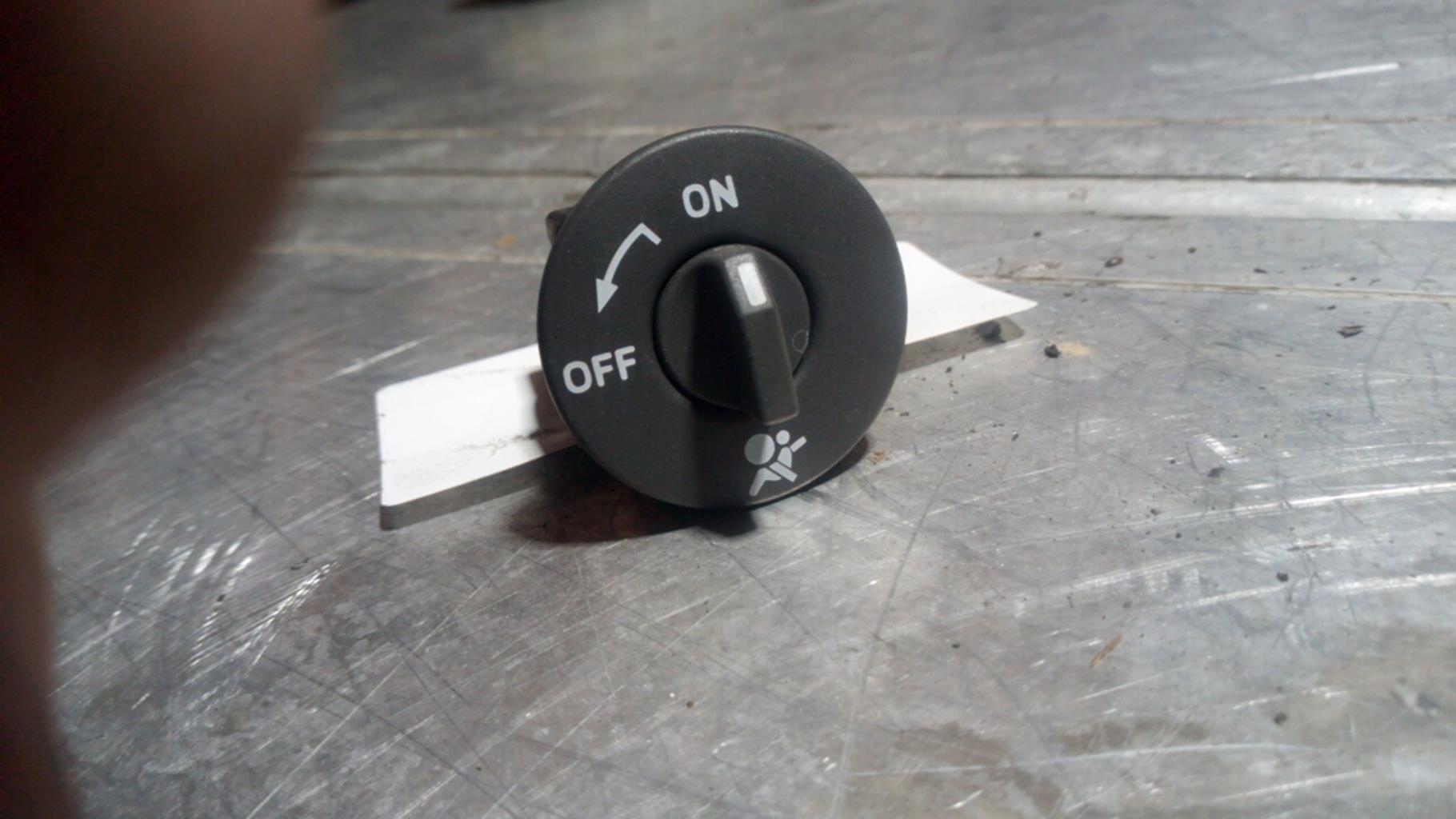 Bouton/Interrupteur RENAULT MEGANE 3 PHASE 1 COUPE Diesel - 1