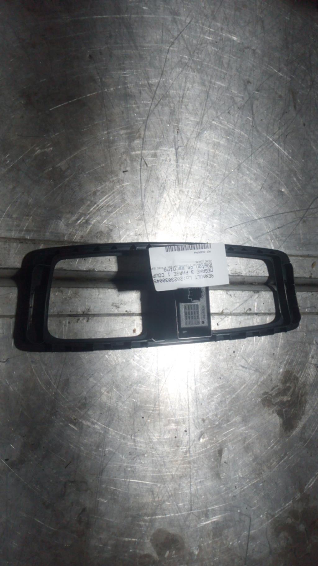 Bouton de warning RENAULT MEGANE 3 PHASE 1 COUPE Diesel - 1