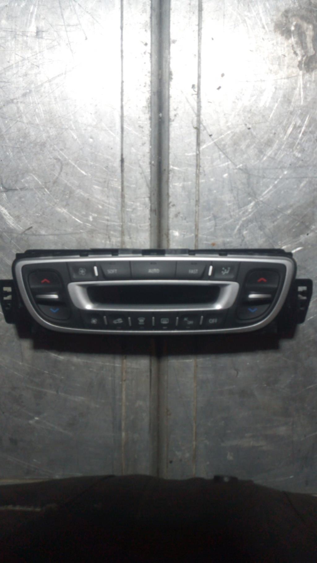 Commande chauffage RENAULT MEGANE 3 PHASE 1 COUPE Diesel - 1