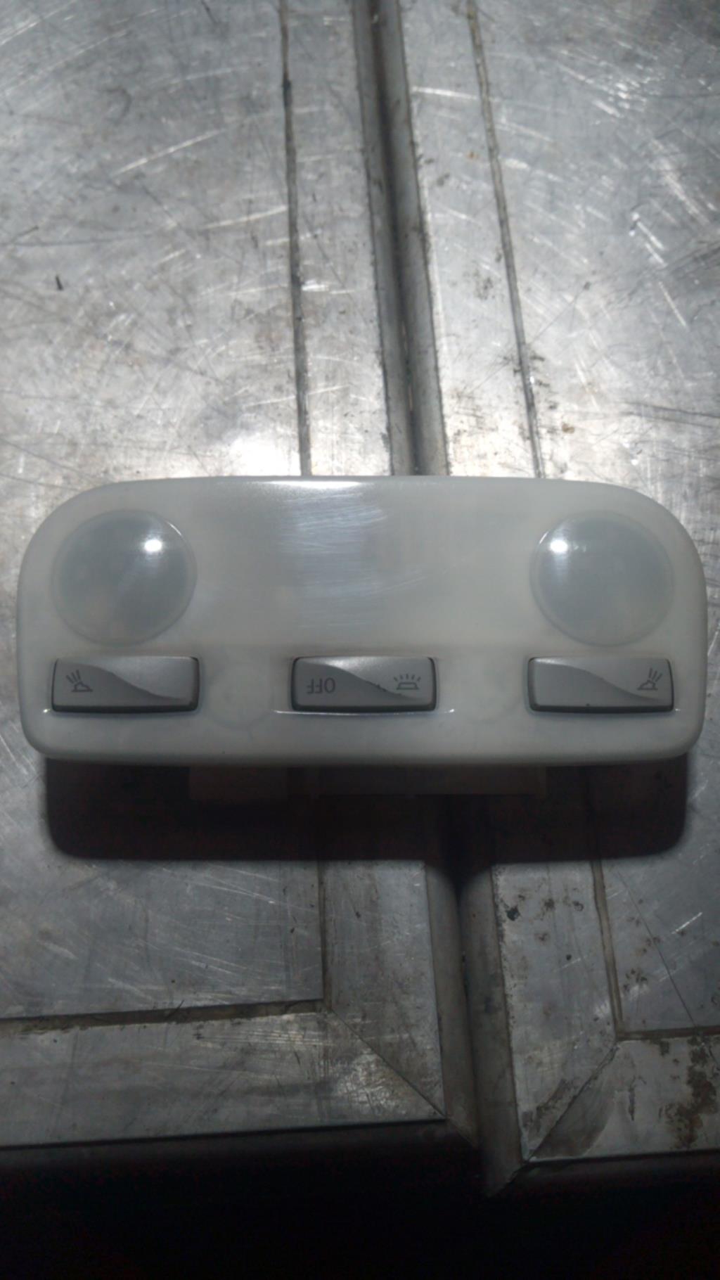 Eclairage de plafonnier RENAULT MEGANE 3 PHASE 1 COUPE Diesel - 1