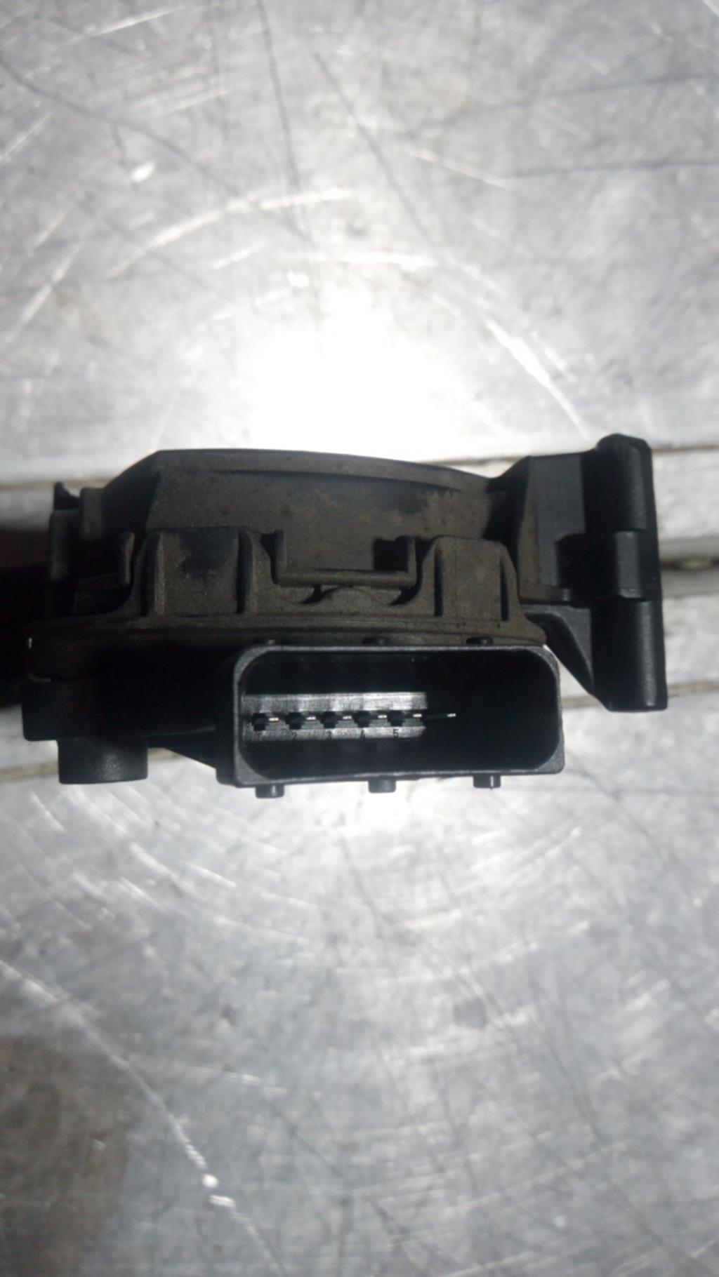 Pedale d'accelerateur OPEL ASTRA J PHASE 1 Diesel - 1