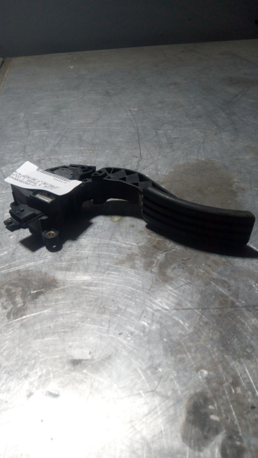 Pedale d'accelerateur RENAULT MEGANE 3 PHASE 1 COUPE Diesel - 1