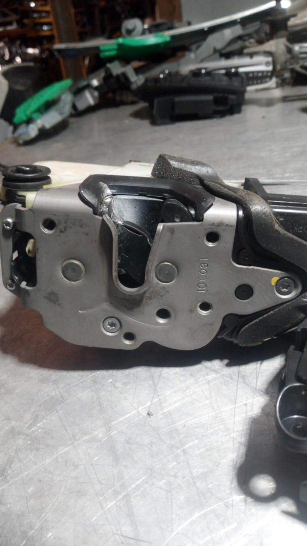 Serrure arriere droit OPEL ASTRA J PHASE 1 Diesel - 1