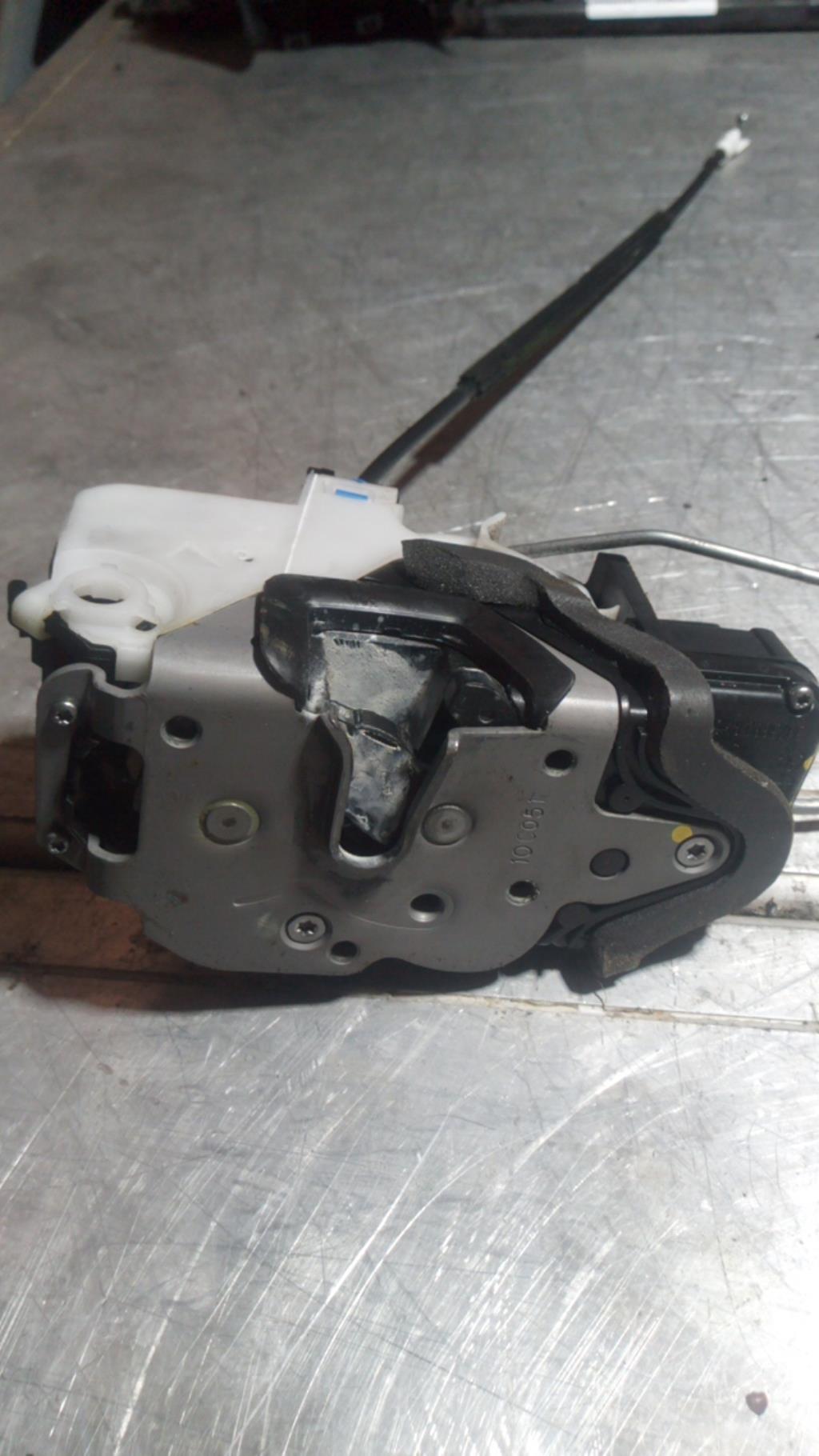 Serrure avant droit OPEL ASTRA J PHASE 1 Diesel - 1