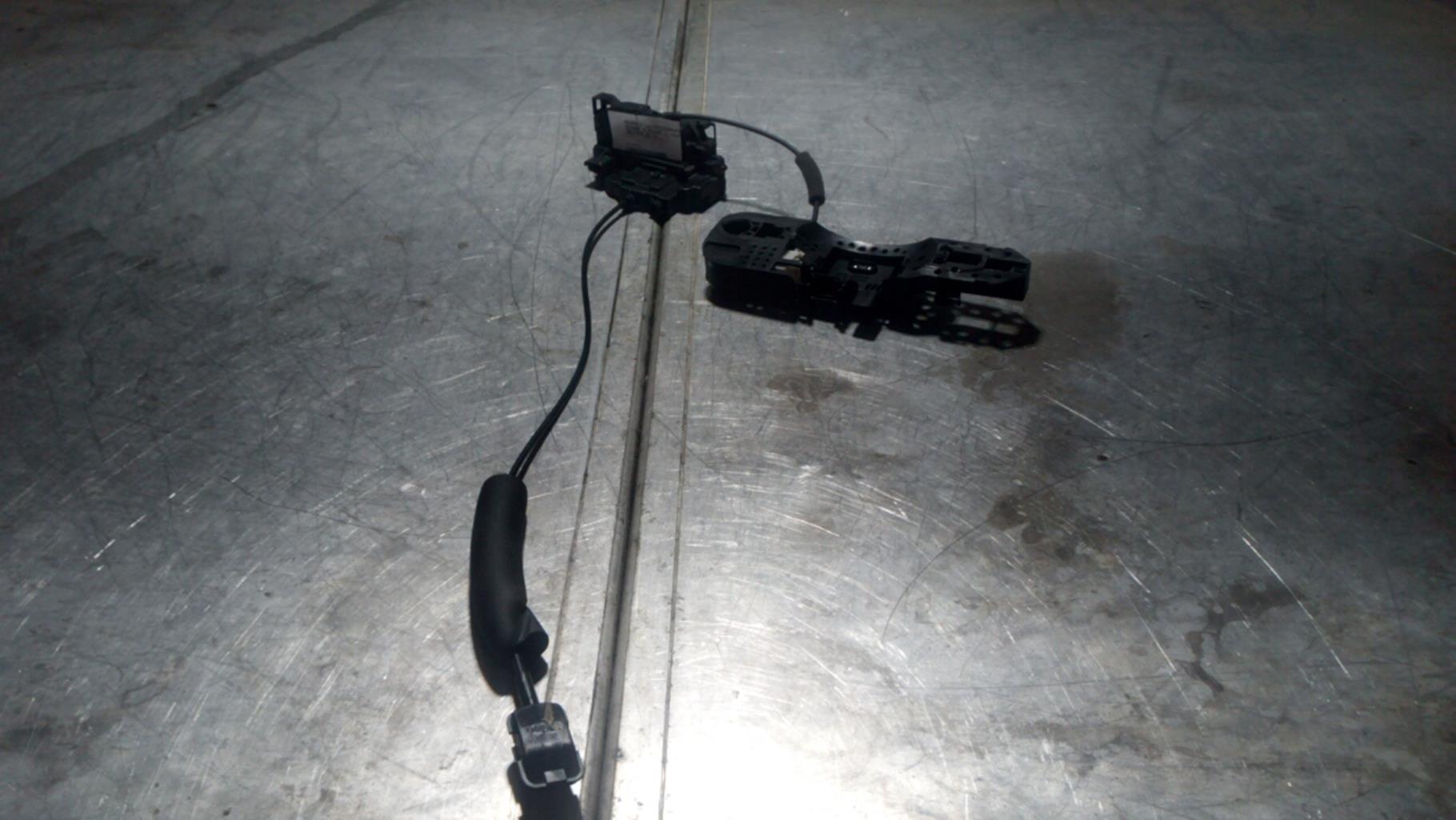 Serrure avant droit RENAULT MEGANE 3 PHASE 1 COUPE Diesel - 1