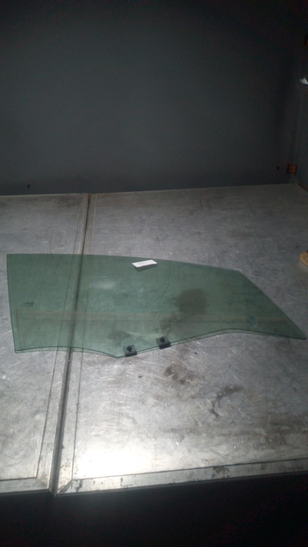 Vitre avant droit RENAULT CLIO 4 PHASE 2  - 1