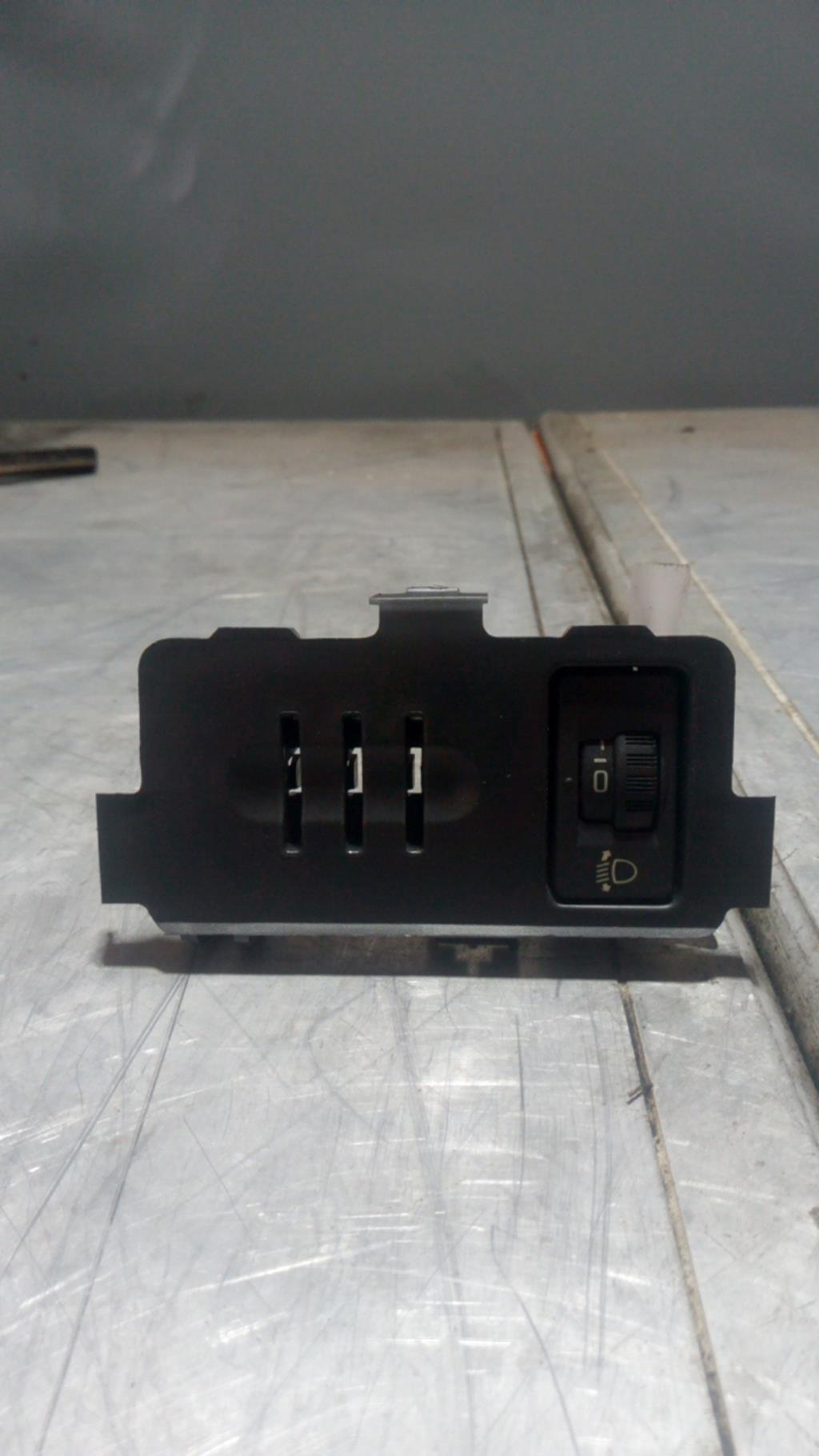 Commande de reglage hauteur de phare PEUGEOT 5008 1 PHASE 1 Diesel - 1
