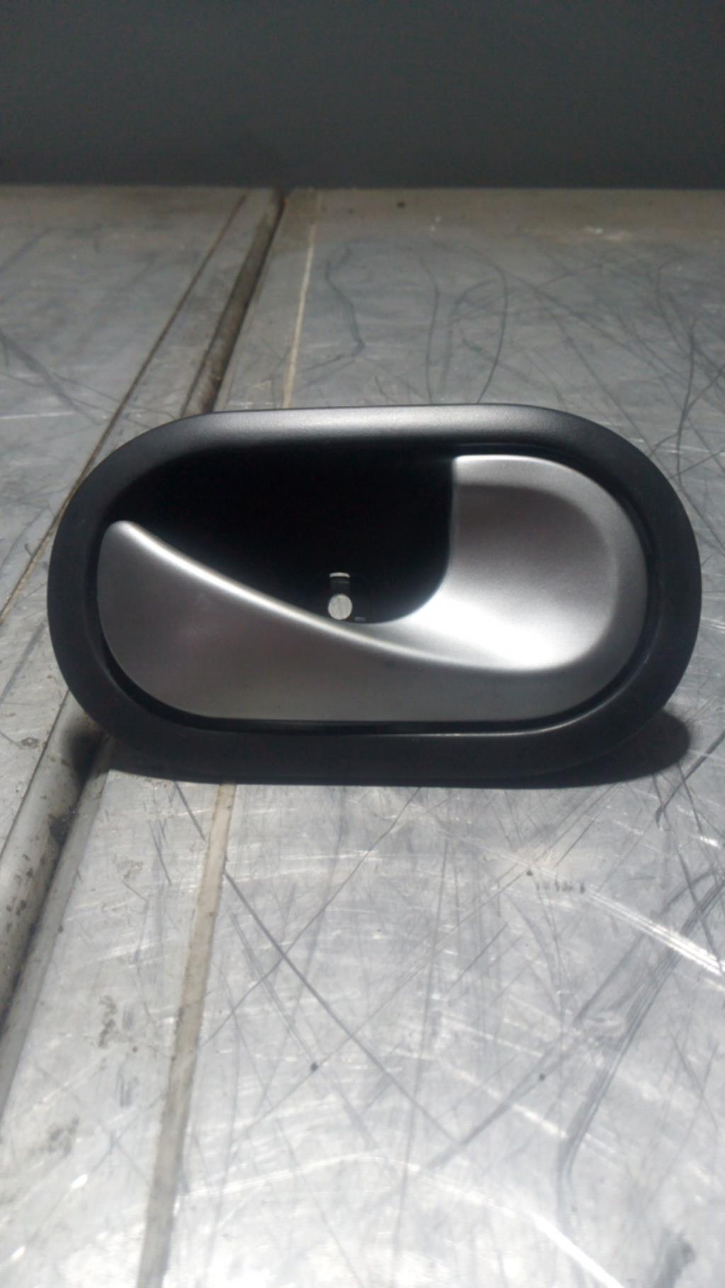 Poignee porte avant droit RENAULT TWINGO 2 PHASE 1 Diesel - 1