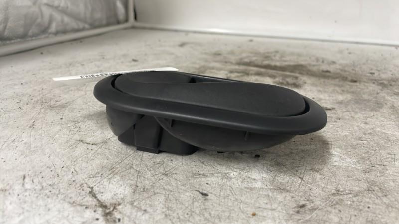 Poignee interieur avant gauche RENAULT CLIO 3 PHASE 1 Essence - 1