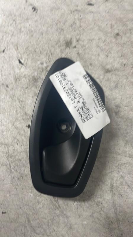 Poignee interieur avant gauche RENAULT MEGANE 3 PHASE 1 BREAK Diesel - 1