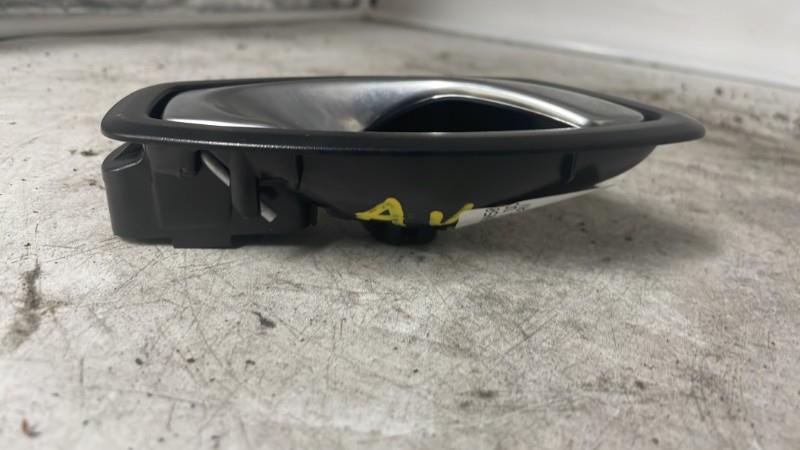 Poignee interieur avant droit RENAULT CLIO 4 PHASE 2 Diesel - 1