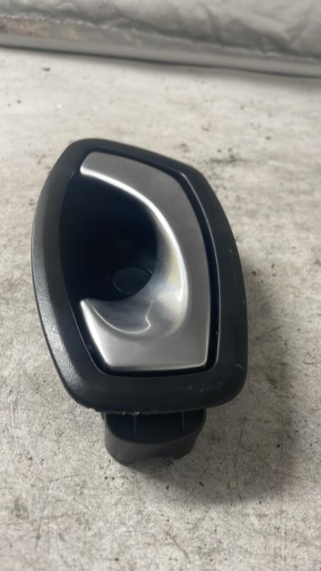 Poignee interieur avant gauche RENAULT CLIO 4 PHASE 2 Diesel - 1