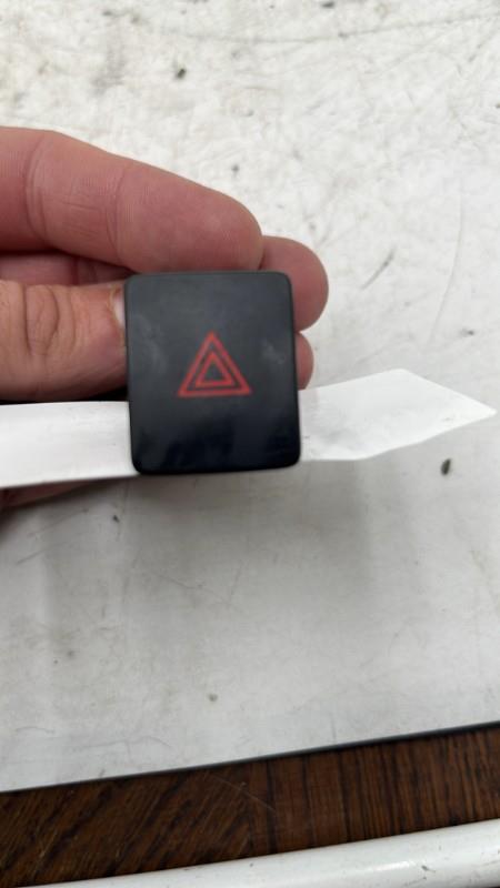 Bouton de warning NISSAN QASHQAI 2 PHASE 1 Diesel - 1