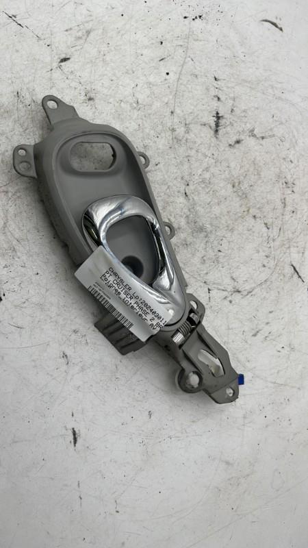 Poignee interieur avant gauche CHRYSLER PT CRUISER PHASE 2 BREAK Diesel - 1
