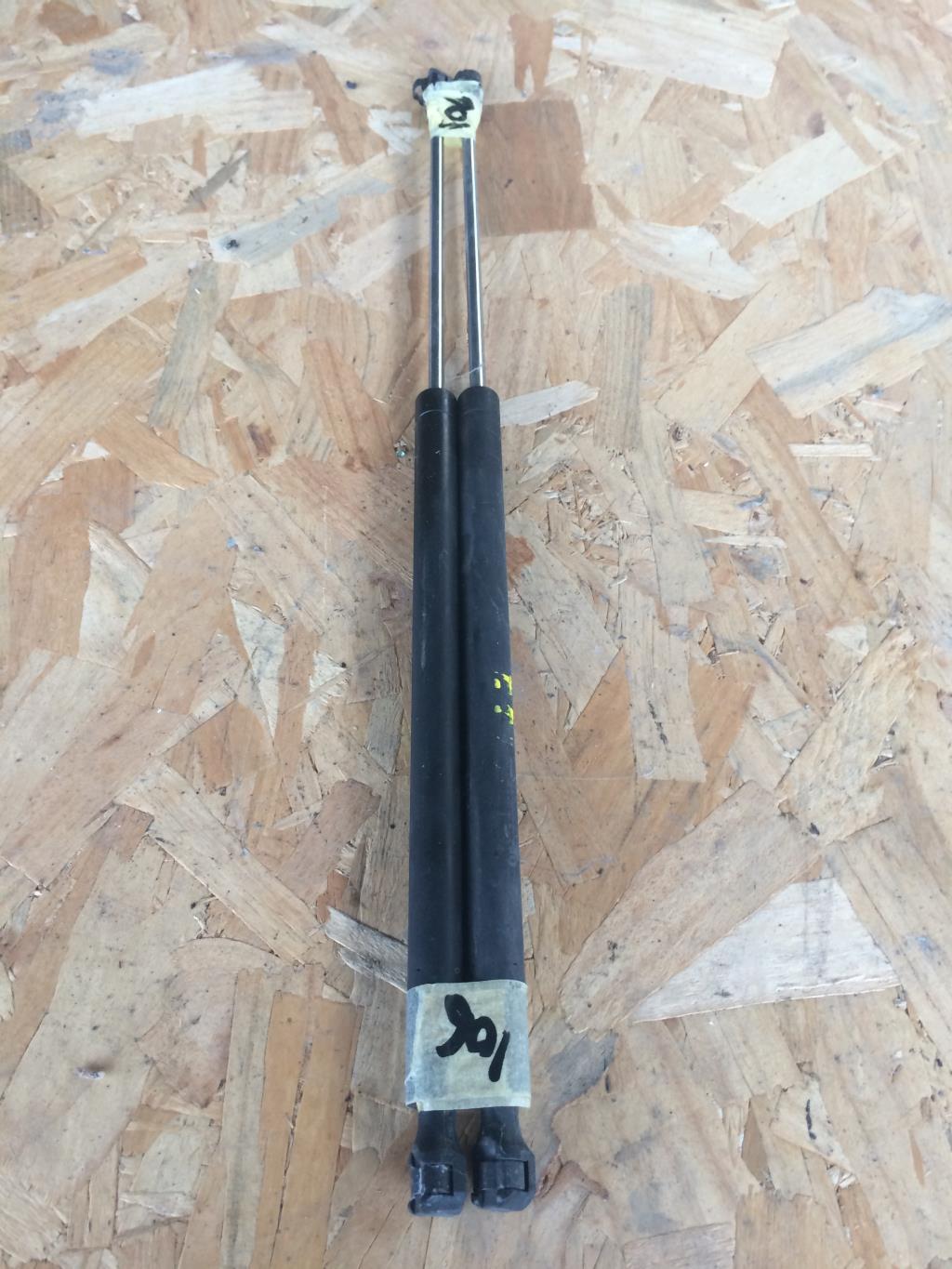 Verin de coffre PEUGEOT 106  - 1