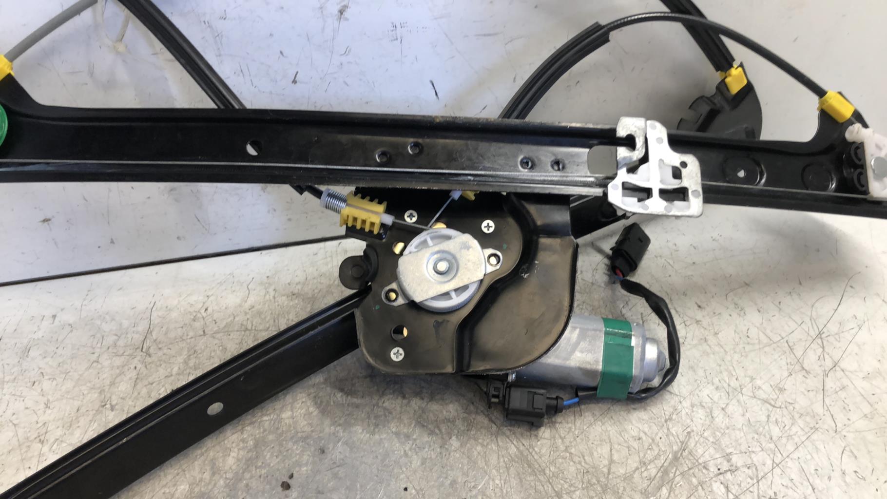 Alzacristalli elettrico anteriore sinistro BMW X5 E53 Diésel - 1