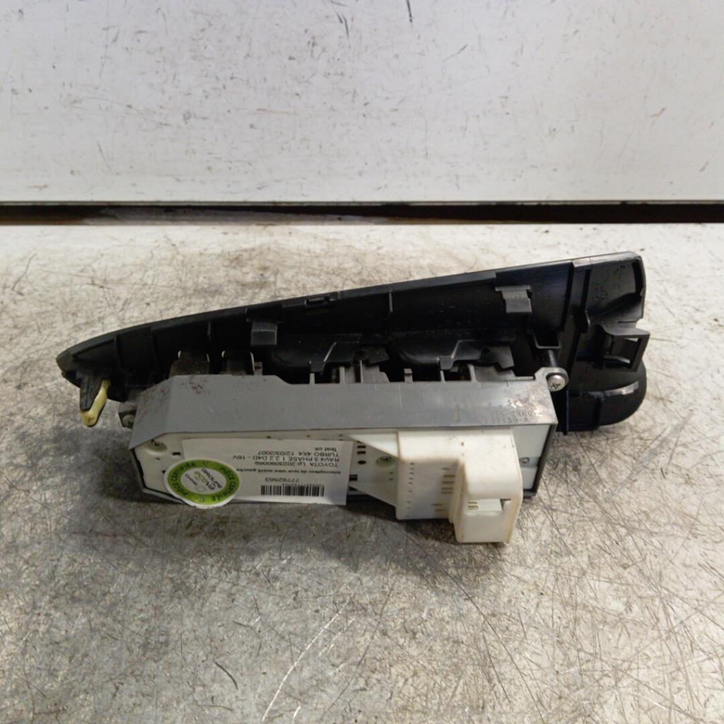 Interruttore lavacristalli anteriore sinistro TOYOTA RAV4 3 PHASE 1 Diésel - 1