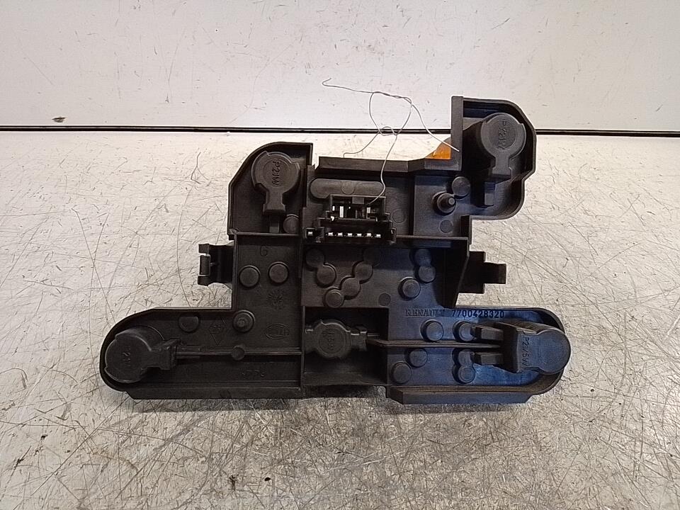 Base portalampade fanale posteriore sinistro RENAULT MEGANE 1 PHASE 2 Diésel - 1