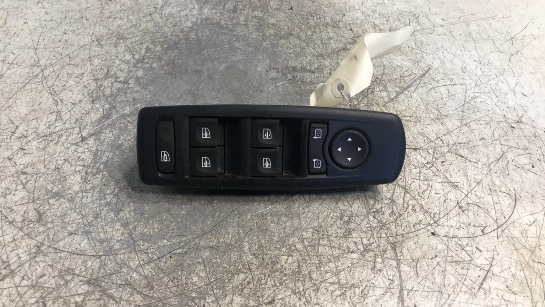 Interruttore lavacristalli anteriore sinistro RENAULT MEGANE 3 PHASE 1 Diésel - 1