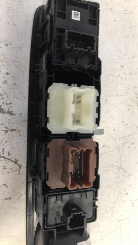 Interruttore lavacristalli anteriore sinistro DACIA SANDERO 3 Gasolina - 1