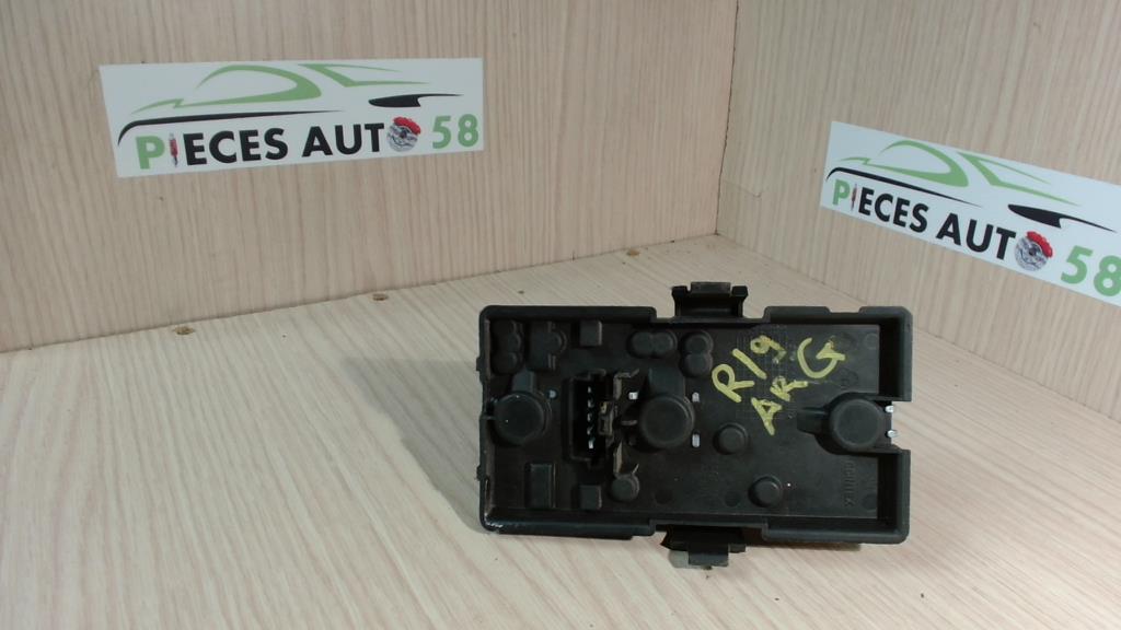 Platine feu arriere gauche RENAULT R19  - 1