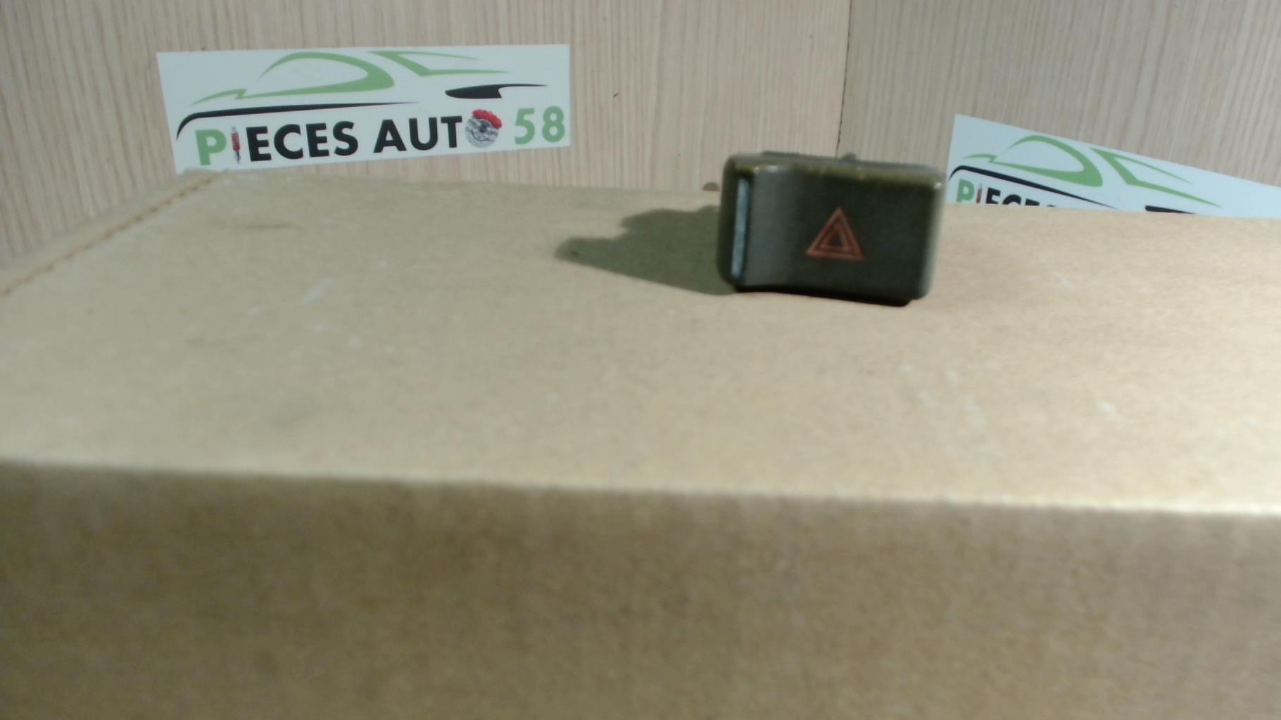 Bouton de warning RENAULT R8  - 1