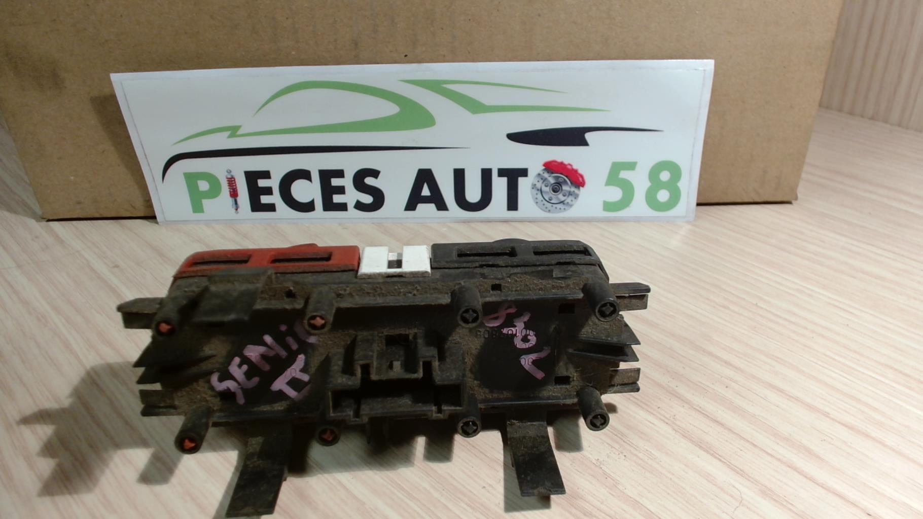 Bouton de warning RENAULT SCENIC 2 PHASE 1 Diesel - 1