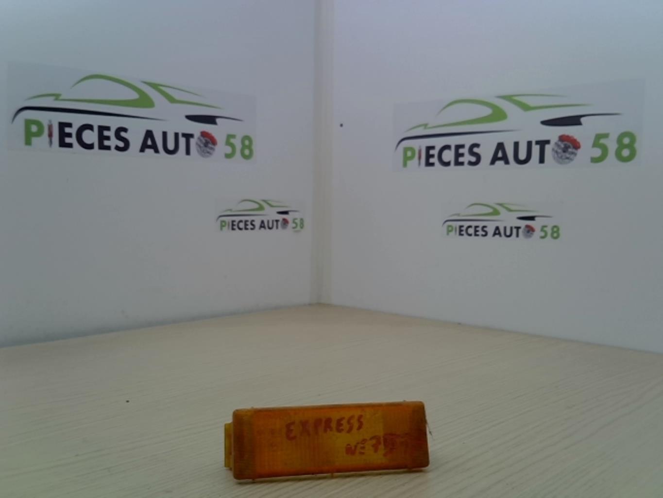 Cabochon arriere droit RENAULT EXPRESS  - 1