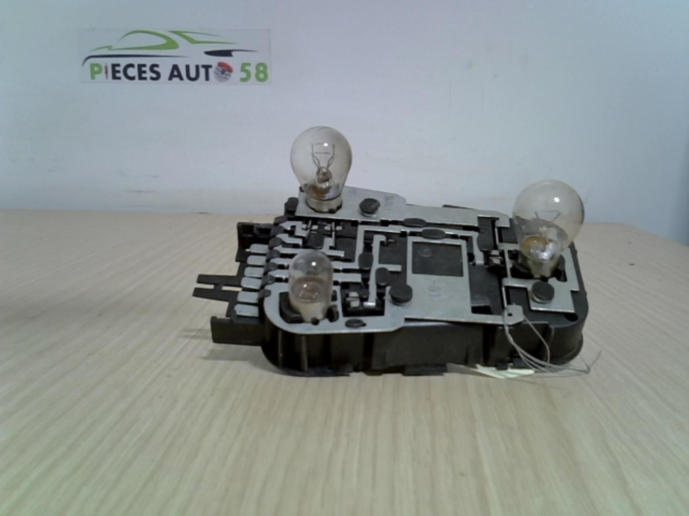 Platine feu arriere gauche AUDI 100 1  - 1