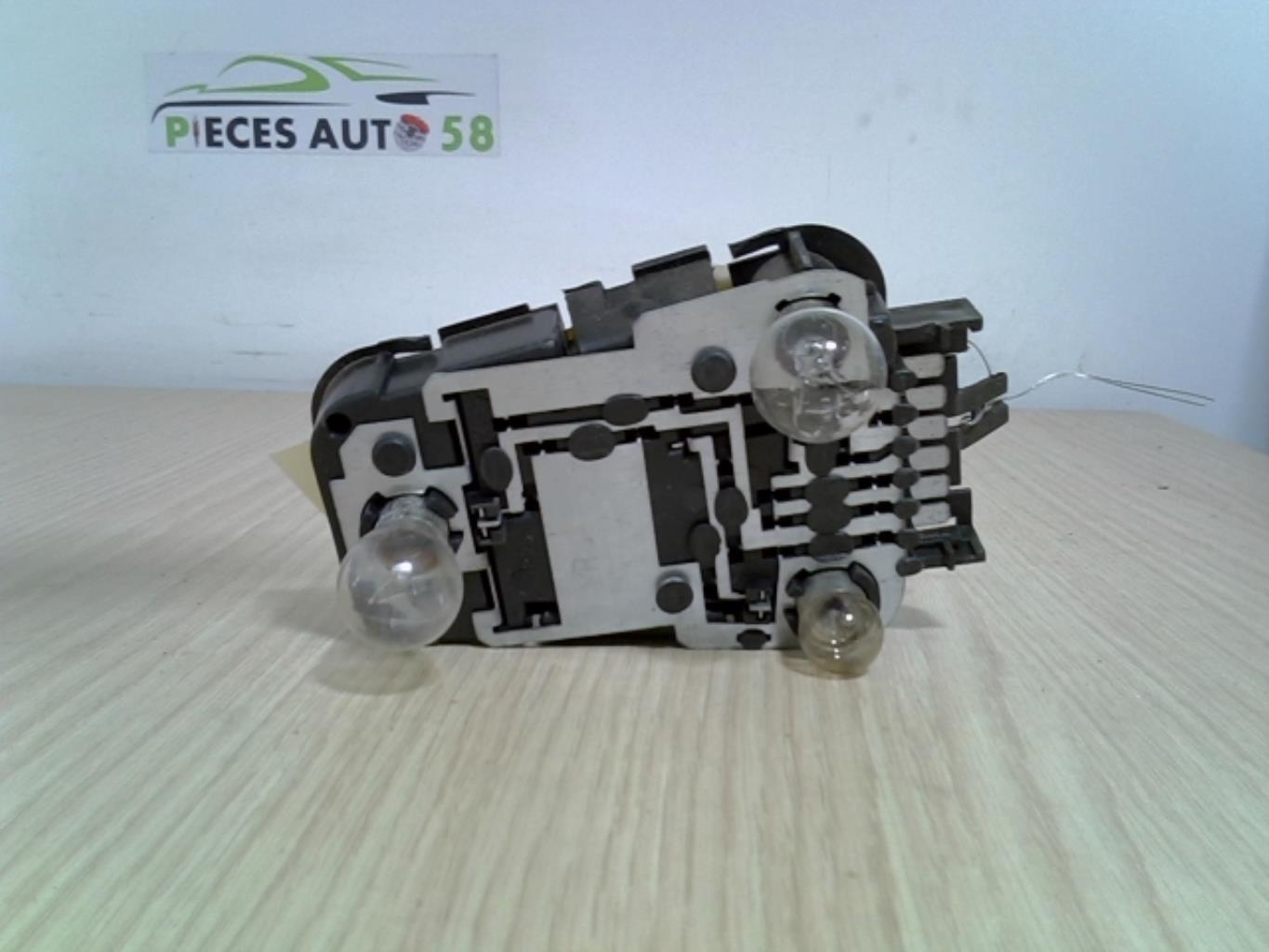 Platine feu arriere droit AUDI 80 1  - 1