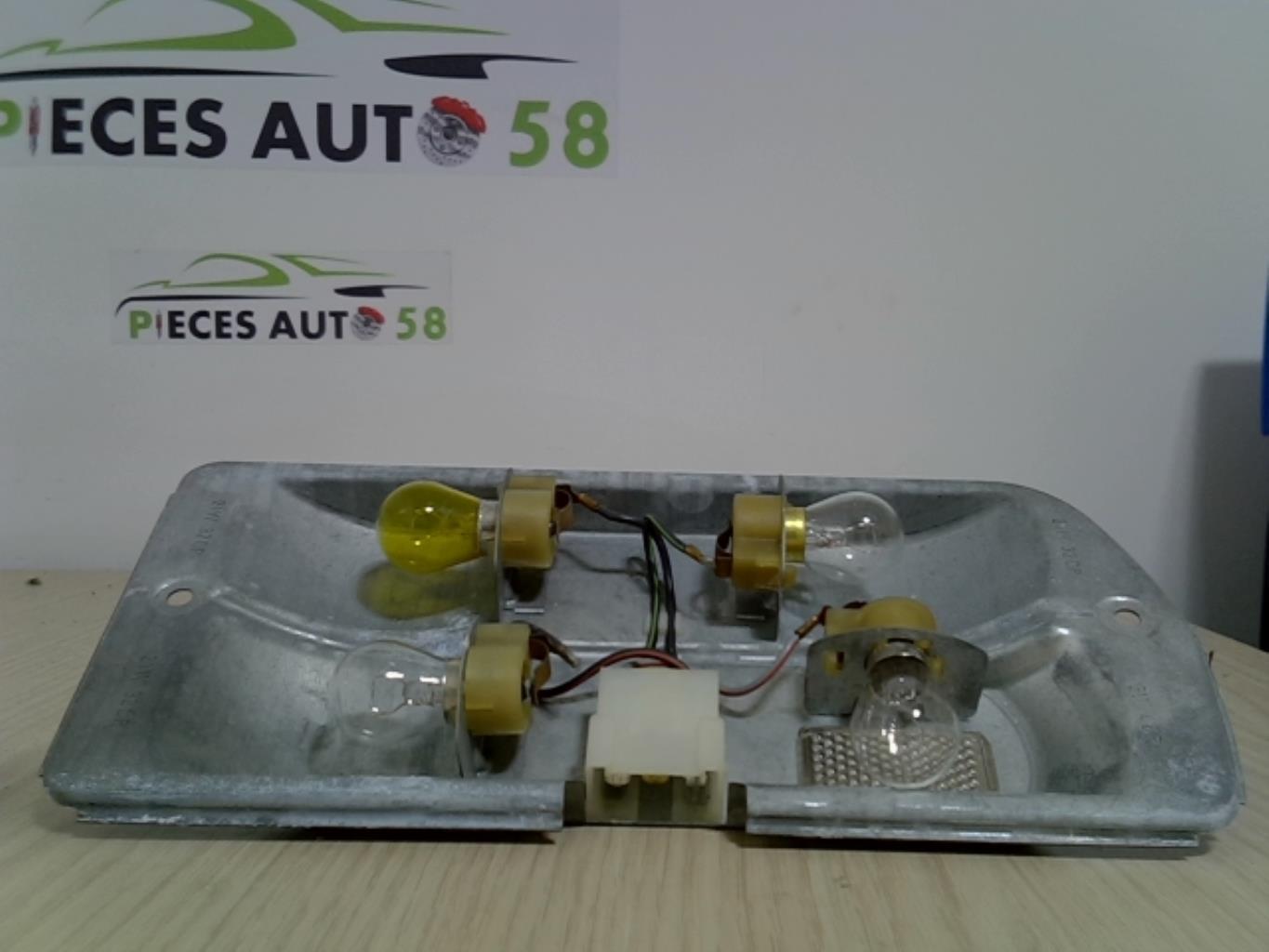 Platine feu arriere droit AUDI 80 1  - 1
