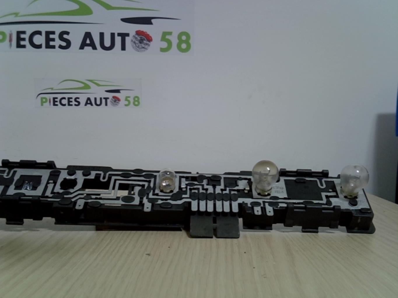 Platine feu arriere droit AUDI 100 1  - 1