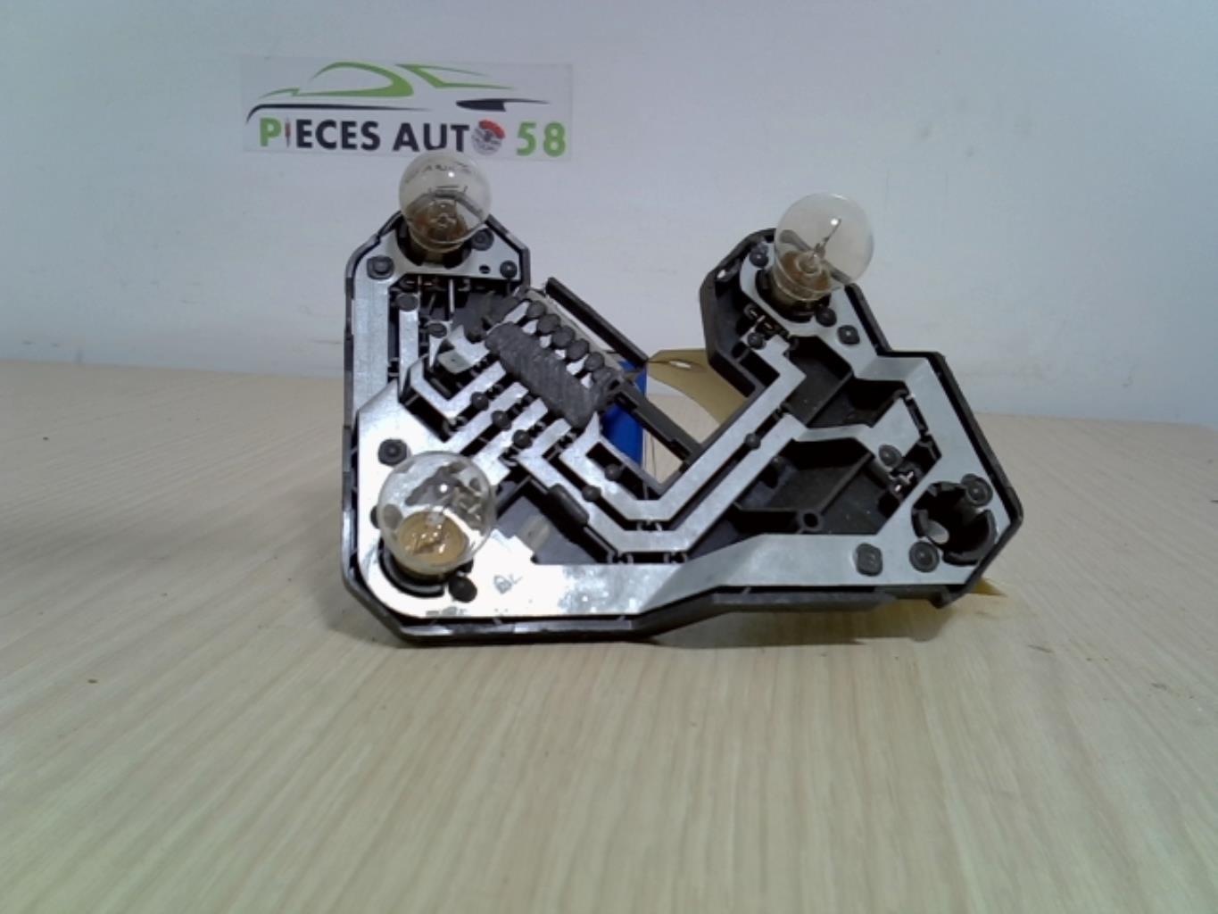 Platine feu arriere droit AUDI A4 1 PHASE 1 Essence - 1