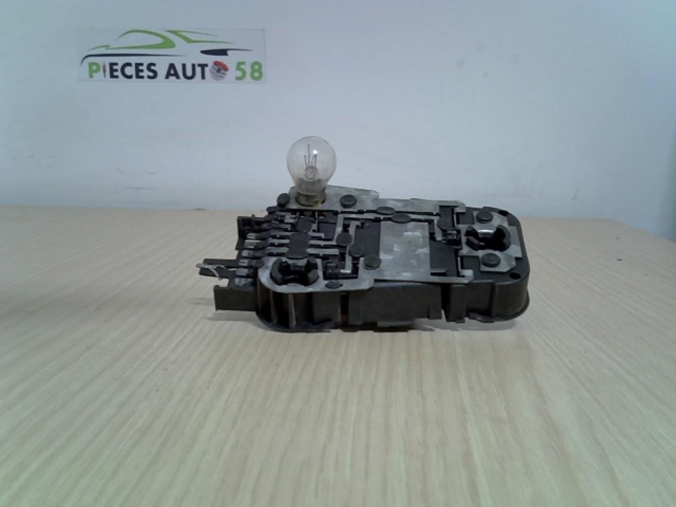 Platine feu arriere gauche AUDI 100 1  - 1