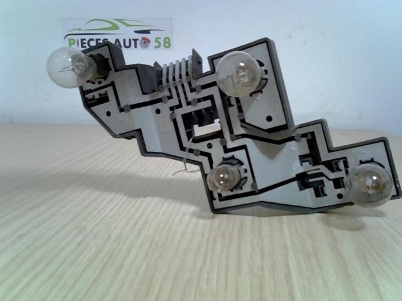 Platine feu arriere gauche FORD KA 1  - 1