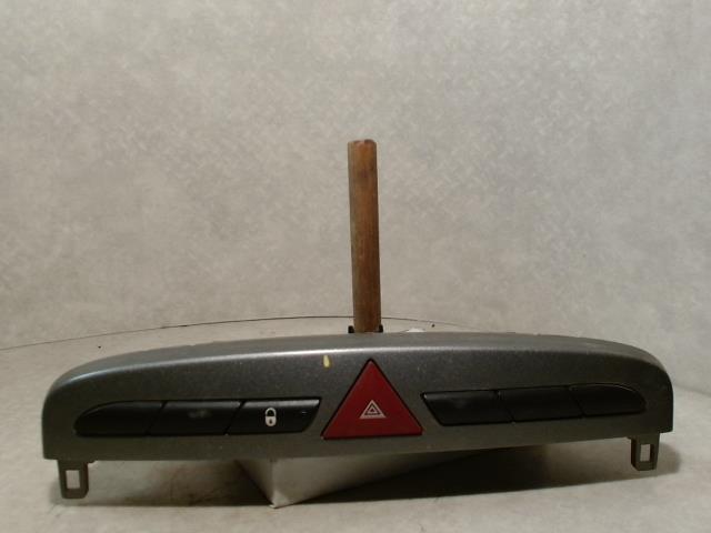 Bouton de warning PEUGEOT 308 1 PHASE 1 Diesel - 1