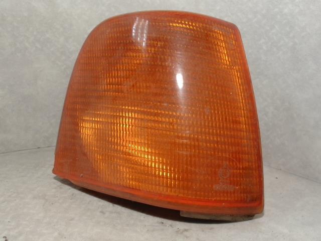 Optique avant secondaire droit (feux)(clignotant) AUDI 100  ESS Essence - 1