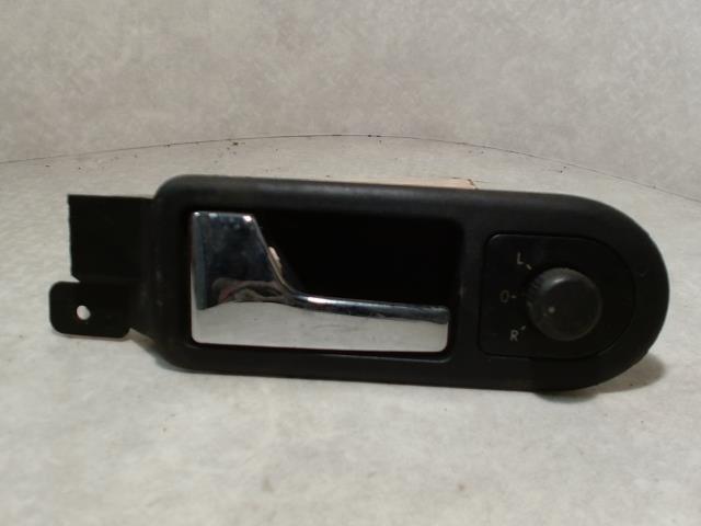 Poignee interieur avant gauche VOLKSWAGEN GOLF 4 Diesel - 1