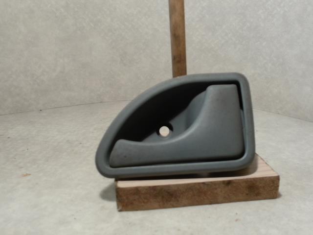 Poignee interieur avant droit RENAULT TWINGO 1 PHASE 1 Essence - 1