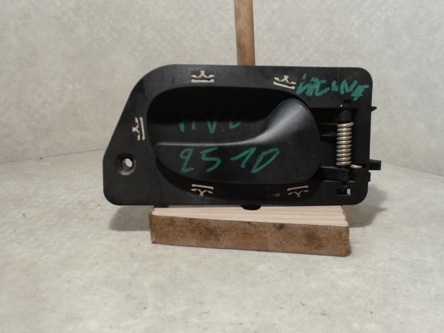 Poignee interieur avant droit RENAULT LAGUNA 2 PHASE 1 BREAK Essence - 1