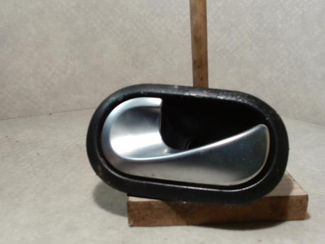 Poignee interieur avant gauche RENAULT MEGANE 2 PHASE 2 Diesel - 1