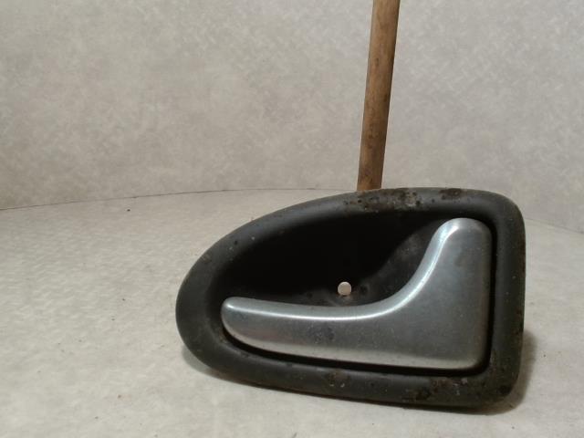 Poignee interieur avant droit RENAULT CLIO 2 PHASE 1 Diesel - 1
