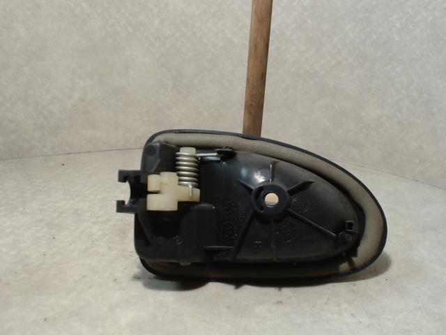 Poignee interieur avant droit RENAULT CLIO 2 PHASE 1 Diesel - 1